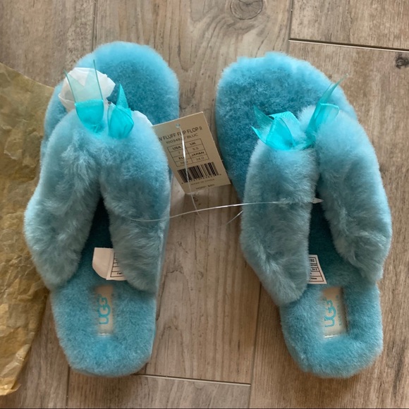 UGG Shoes - Ugg women fluff flip flop 2 size 7 brand new